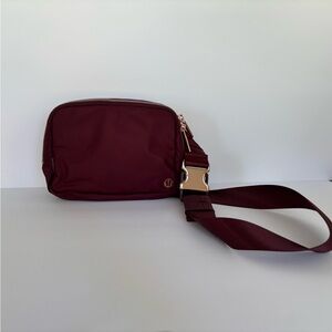 Lululemon Everywhere Belt Bag Unisex Zip Adjustable Strap Maroon Red